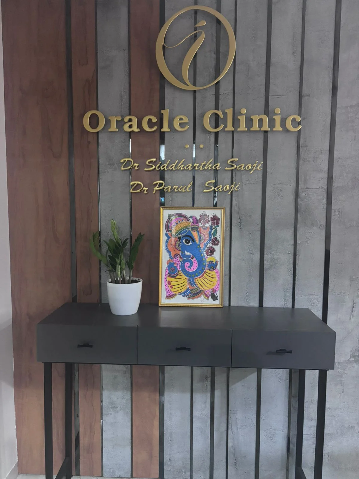 Oracle Clinic - Dr. Siddhartha Saoji, Dr. Parul Saoji